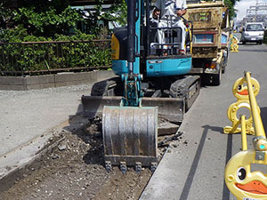 バックホウ（車両系建設機械運転者）